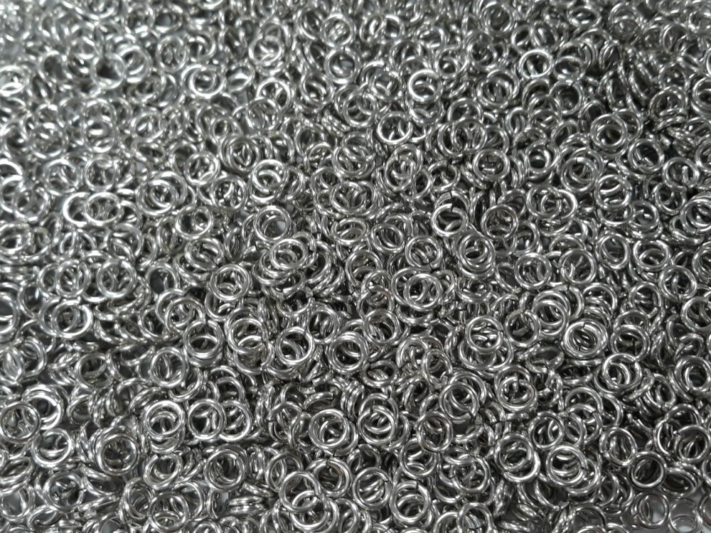 Bright (uncolored) Aluminum jump rings in 16 SWG, 7/32 inch ID, 1 lb